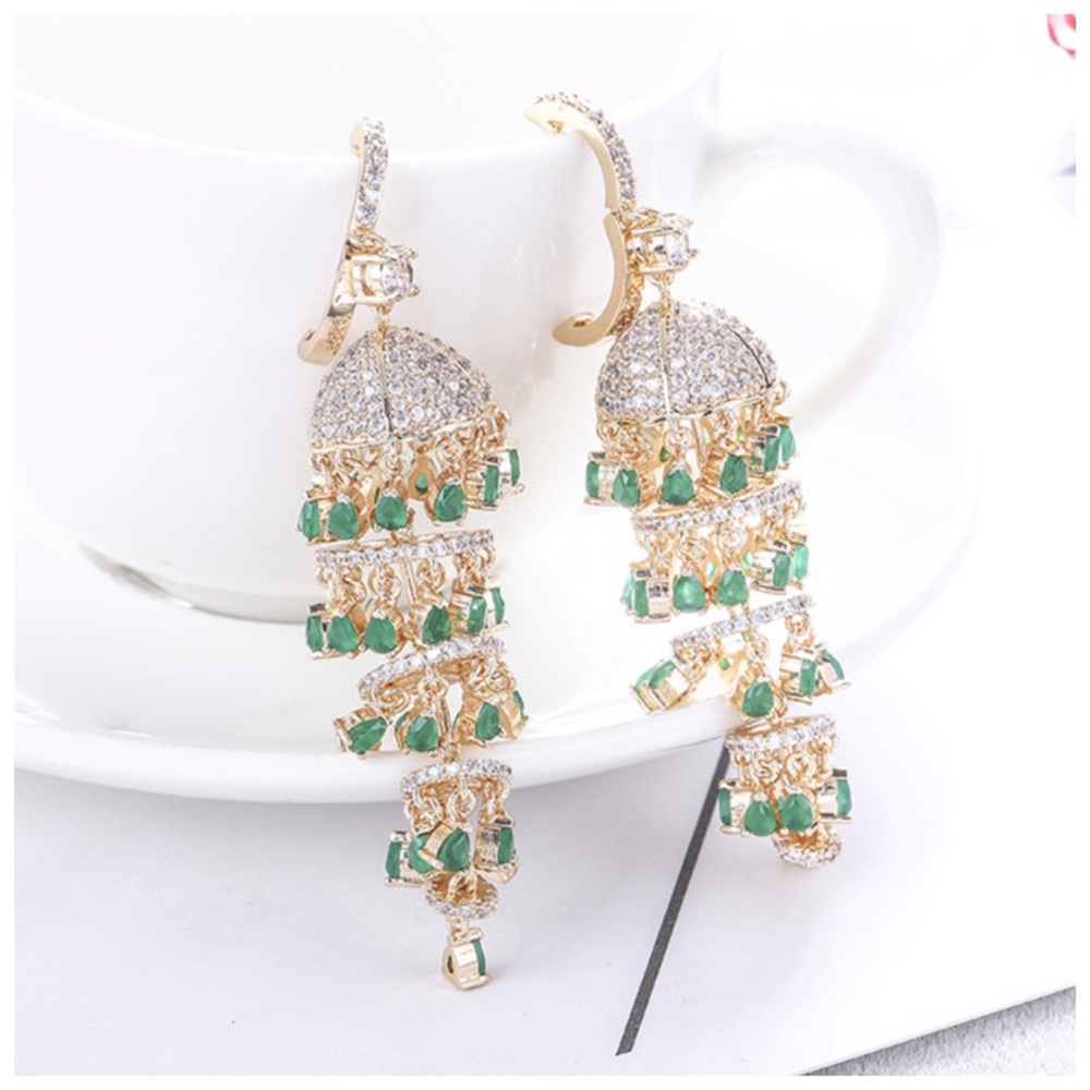 ❤️ Swarovski Crystals The AWA Chandelier Earrings - Picture 3 of 5